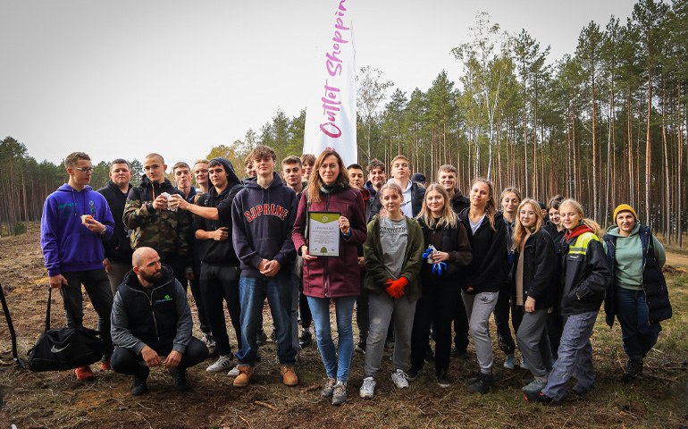 Sadzimy drzewa w imieniu uczestników konkursu przeprowadzonego w Designer Outlet Gdańsk